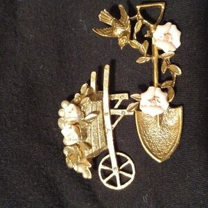 Garden brooches